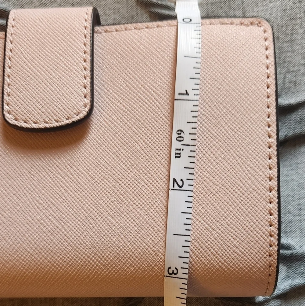 Michael Kors Cream Wallet - Picture 3 of 5
